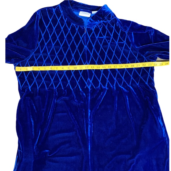 Sawyer Creek Studio, Velvet Robe - Picture 8 of 10